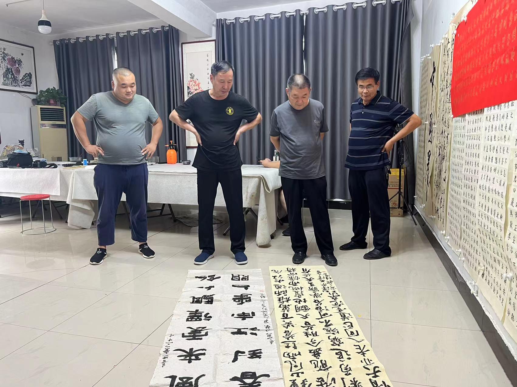 郸城县书画院组织“喜迎二十大”书画展看稿会